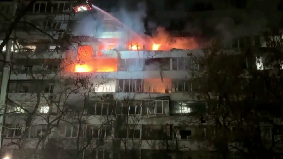 俄军夜袭基辅，多栋住宅停水停电停暖