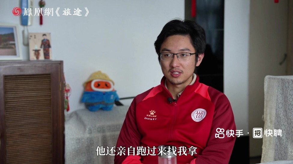 室友们知道他是大学生闻不惯烟味，便默默迁到狭窄的走廊；顾客怕他超时扣钱，主动下楼取餐——00后送外卖攒学费记录北漂路上的温暖