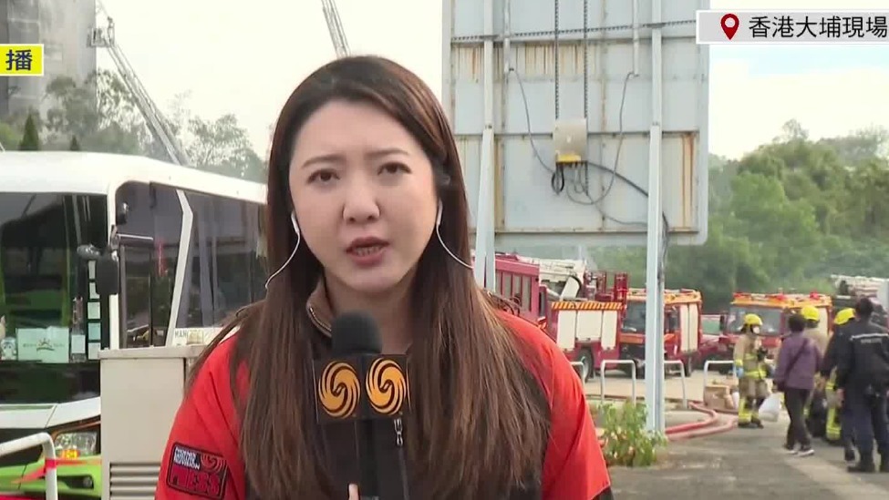 凤凰直击香港大埔五级火灾：现场火势基本受控