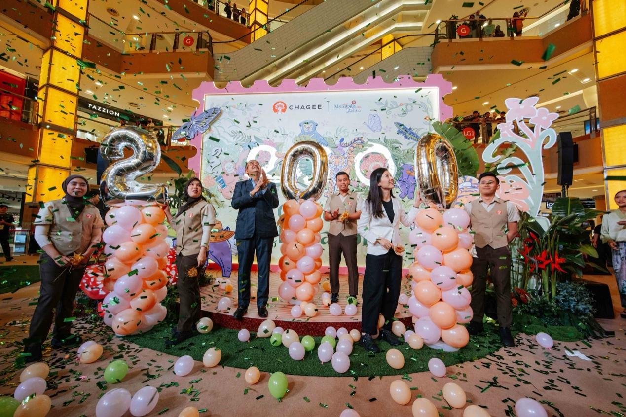 9月,霸王茶姬在马来西亚吉隆坡举办活动,庆祝当地门店突破200家