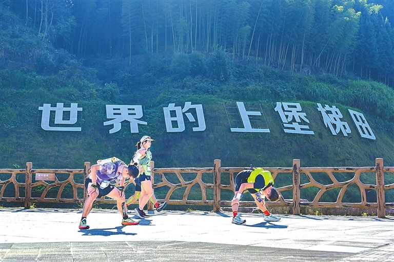 选手在途中放松。