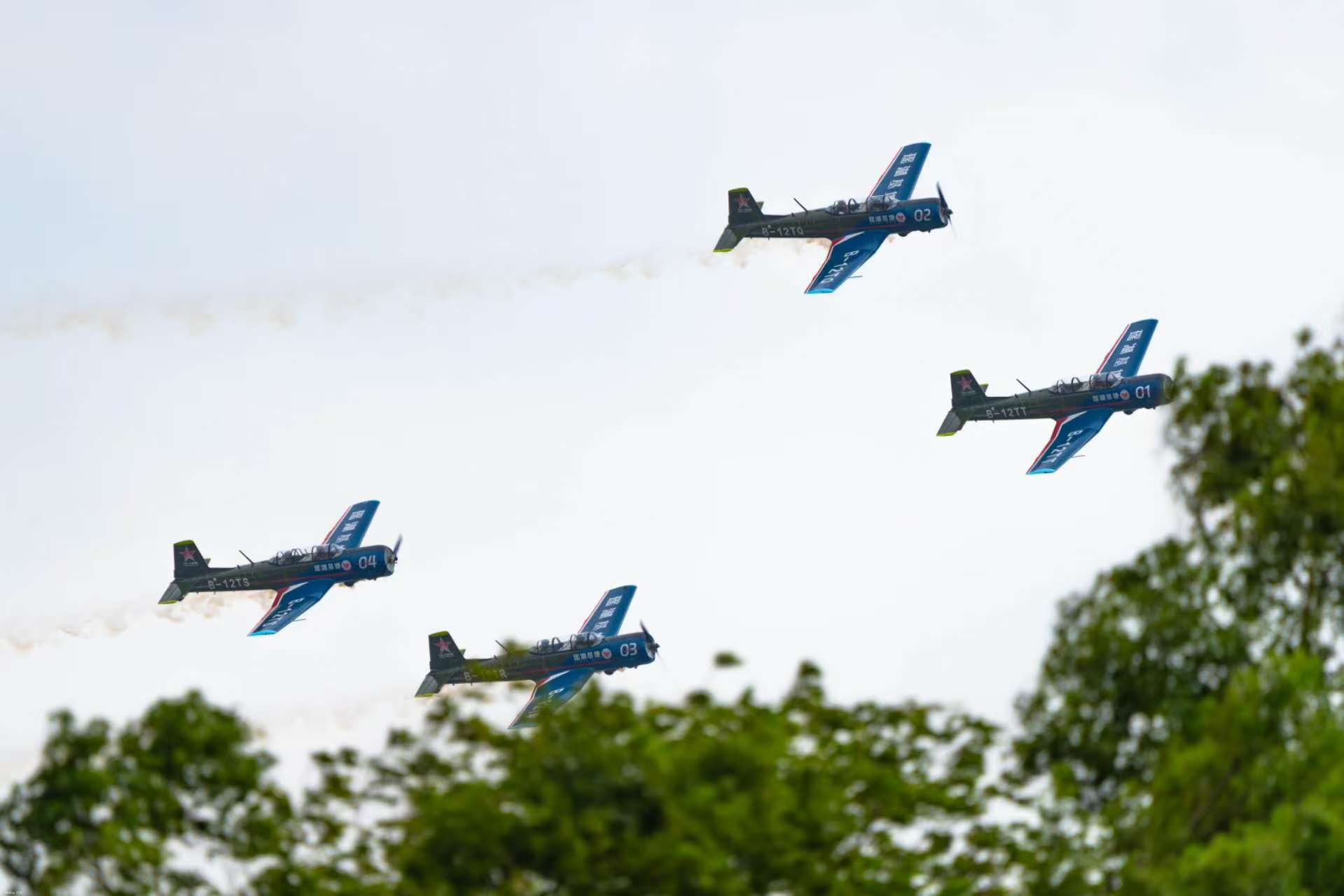 传承与示范：民航前辈驾机腾空，激扬中国航空梦