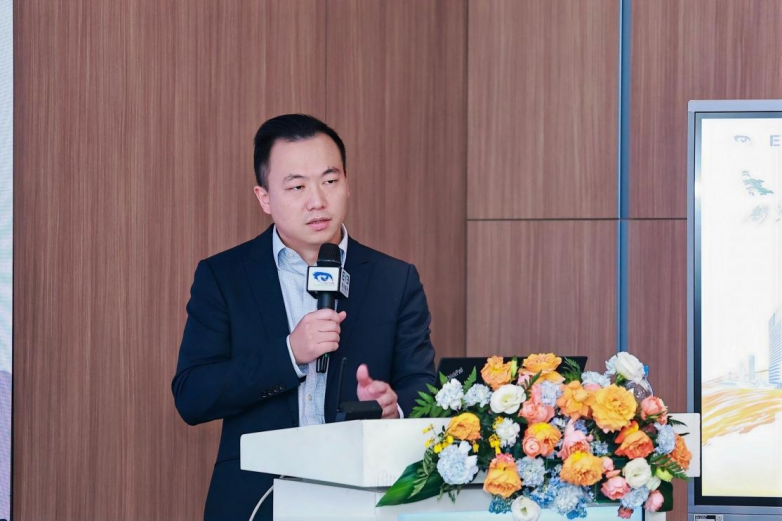 爱尔眼科医院集团总裁办主任、爱尔数字眼科研究所常务副所长戴伟伟博士现场发言