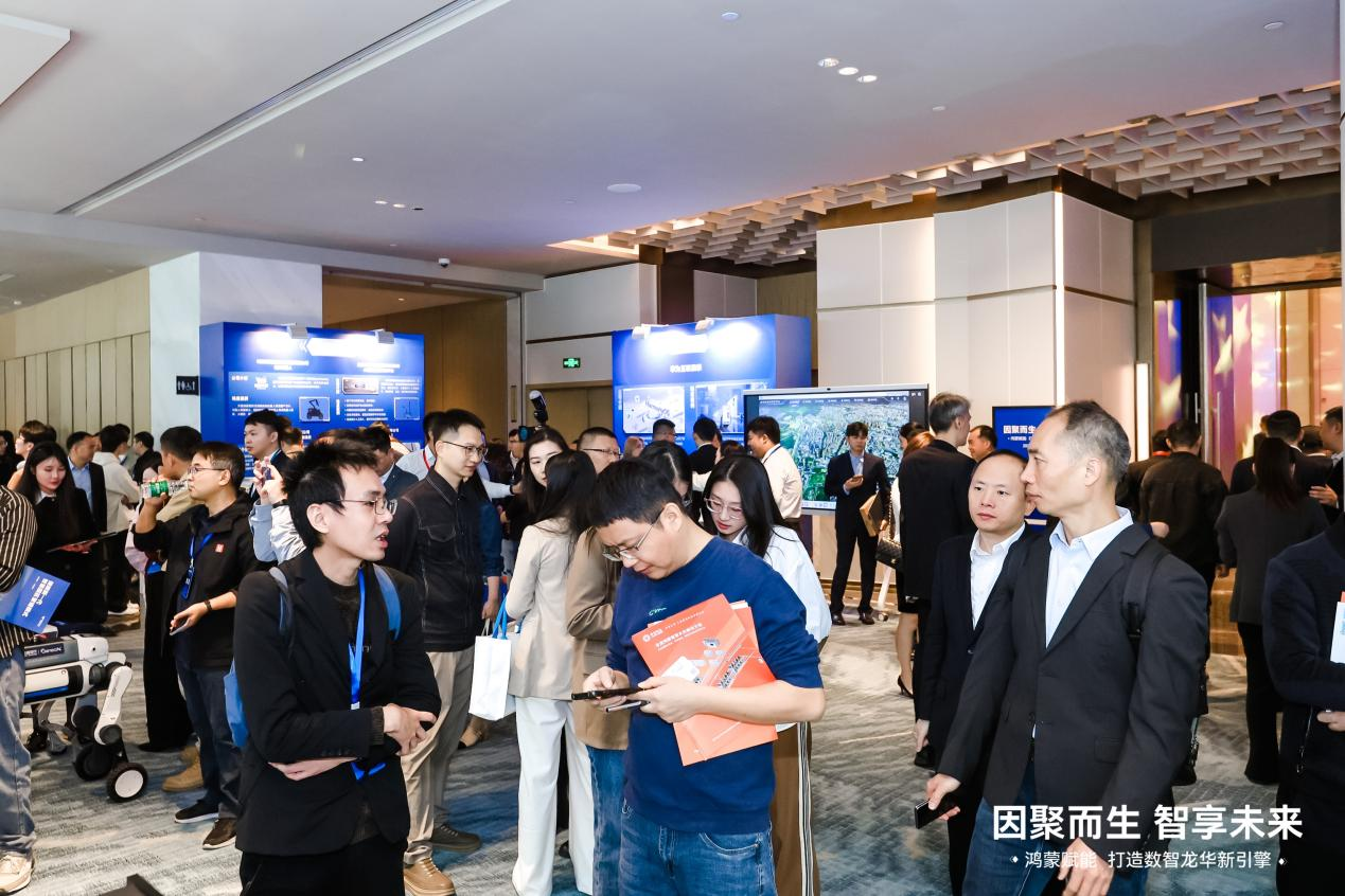 全面拥抱鸿蒙生态，深圳市龙华区开启数智未来新篇章