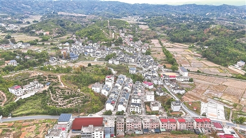 赣州市赣县区南塘镇黄屋村全貌。赣县区融媒体中心供图