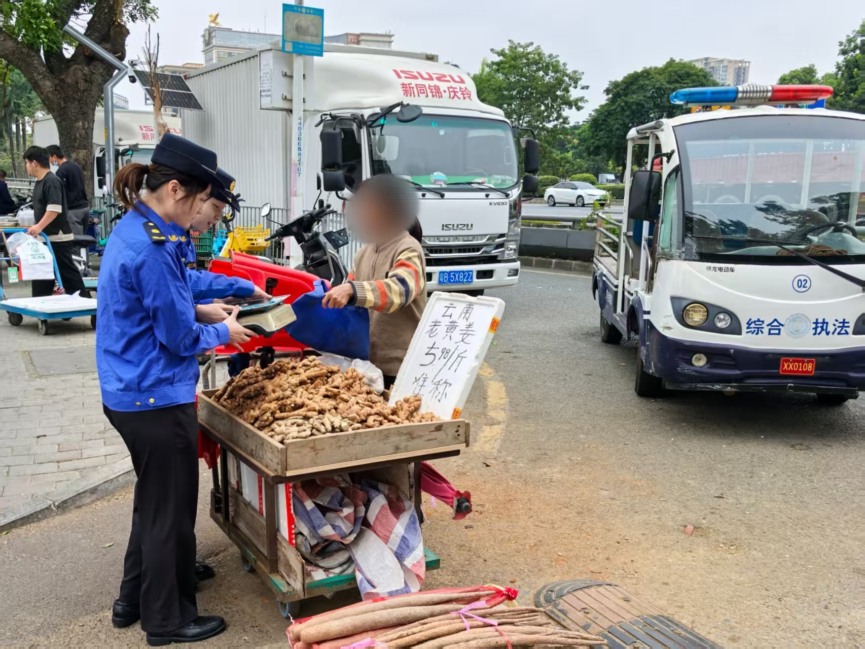 凰家观察 | 西乡文明治理答卷:执法温度为城市烟火润底色
