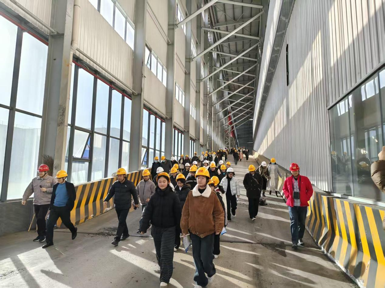 敬安中学百名师生走进钢厂，开启“工业魔法”研学之旅