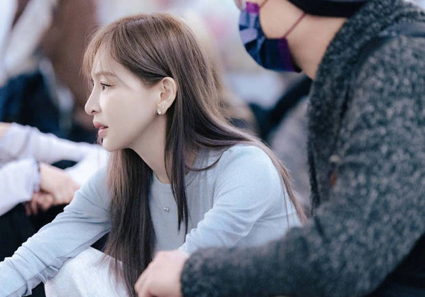 王心凌的皮肤光滑白嫩，保养有方。