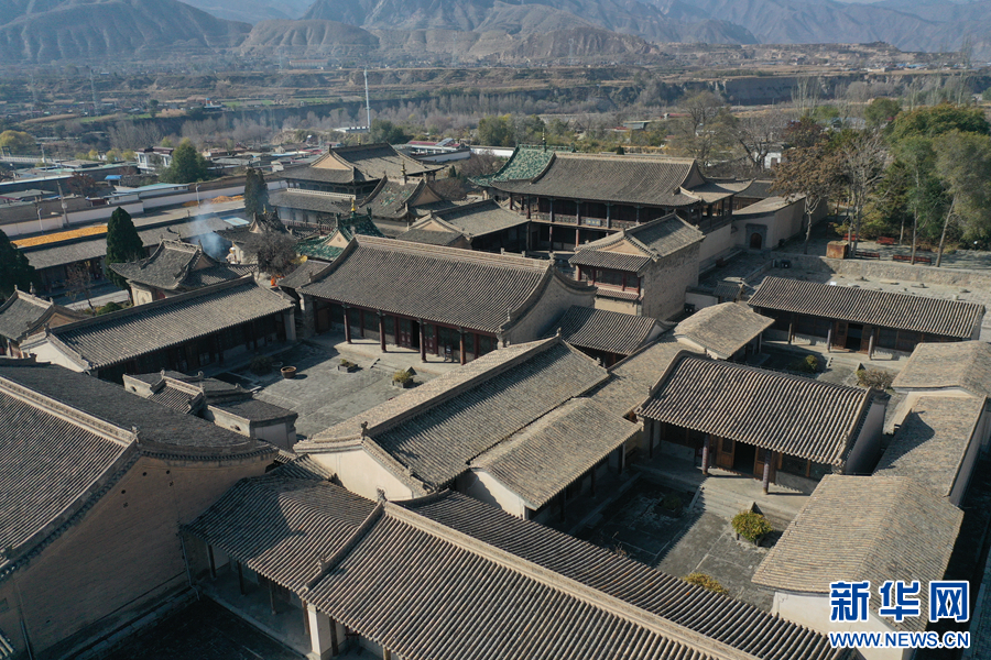 图为鲁土司衙门（无人机照片）　新华网发（童张伟　摄）