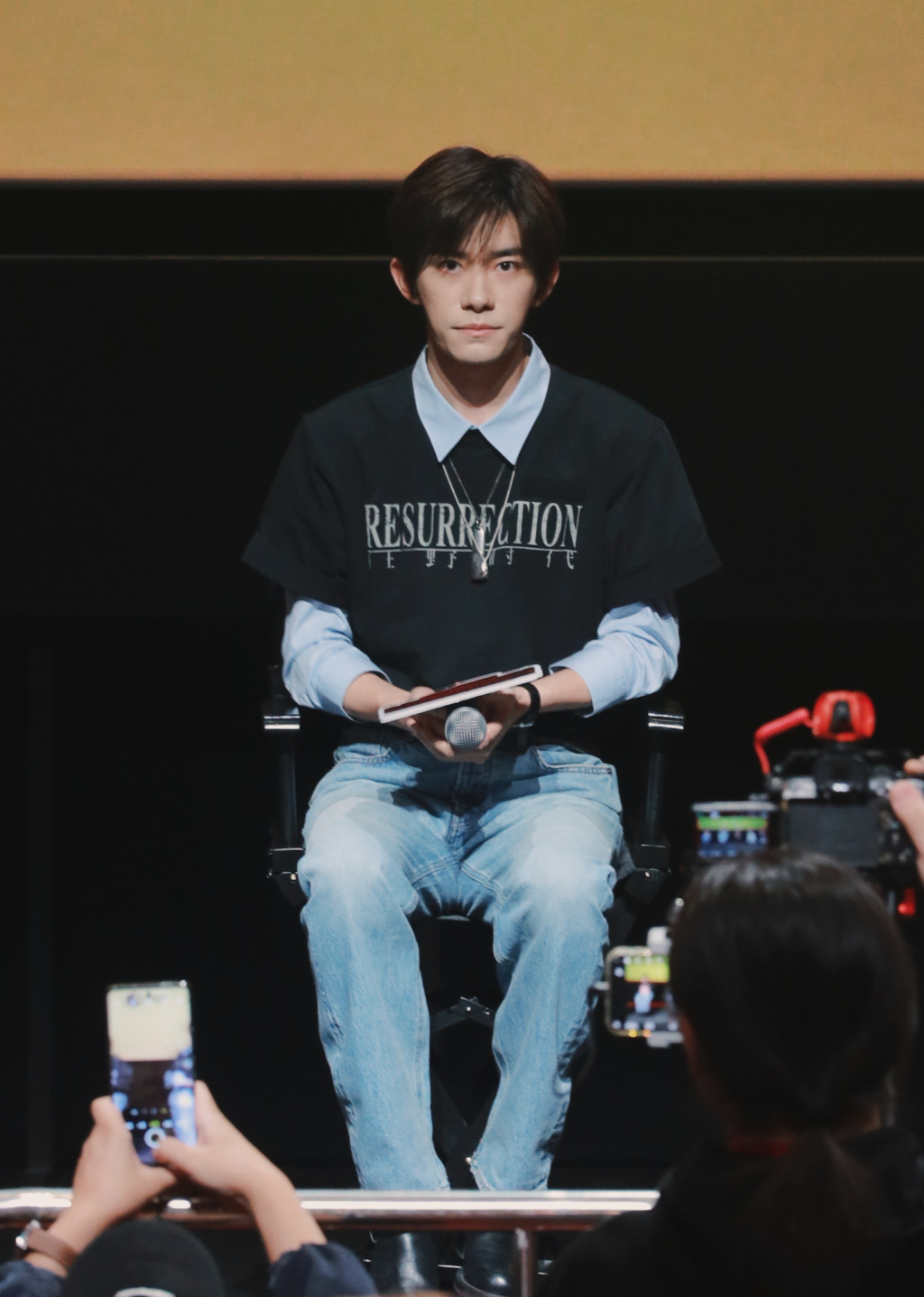 易烊千玺映后接受记者提问 摄影/澎湃新闻记者 薛松