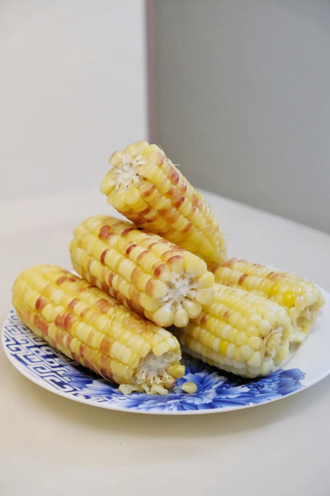 图：种植基地的玉米品质良好、口感清甜