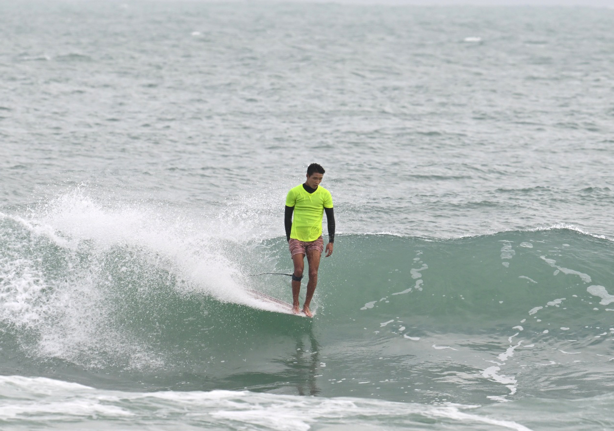 2025年海南省冲浪锦标赛在万宁日月湾激情开赛