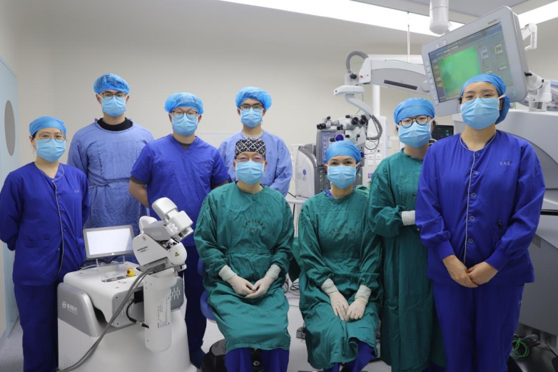 2025年2月，爱尔眼科长沙医学中心陈忠平教授团队完成湖南省首例眼科手术机器人辅助视网膜下注射手术