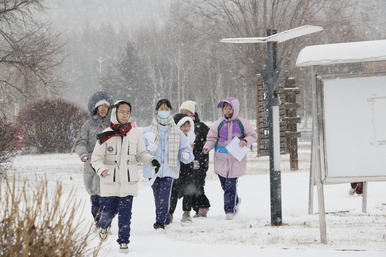 “冰超”&middot;2025—2026年度暨“奔跑吧&middot;少年”  伊春市中小学生冰雪运动会定向比赛成功举办
