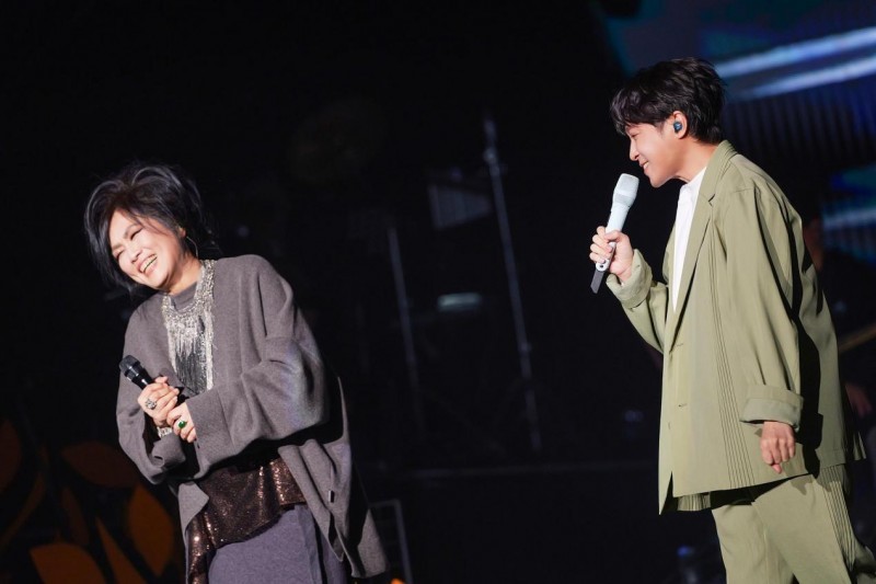 齐豫“风采依旧·在”北京演唱会真挚开演,绝美天籁吟唱艺术盛宴(图2) 齐豫“风采依旧·在”北京演唱会真挚开演,绝美天籁吟唱艺术盛宴(图2)