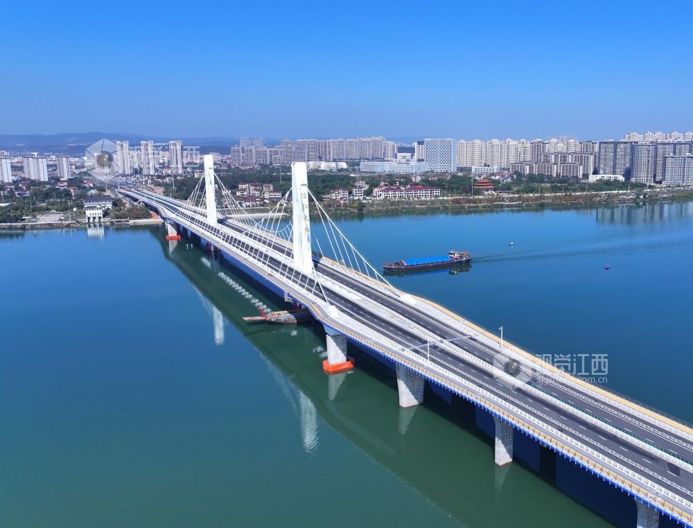 11月26日,江西省吉安市泰和县澄江大桥建成完工,即将通车。