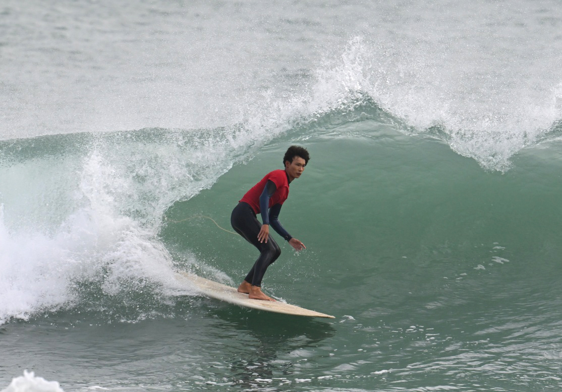 2025年海南省冲浪锦标赛在万宁日月湾激情开赛