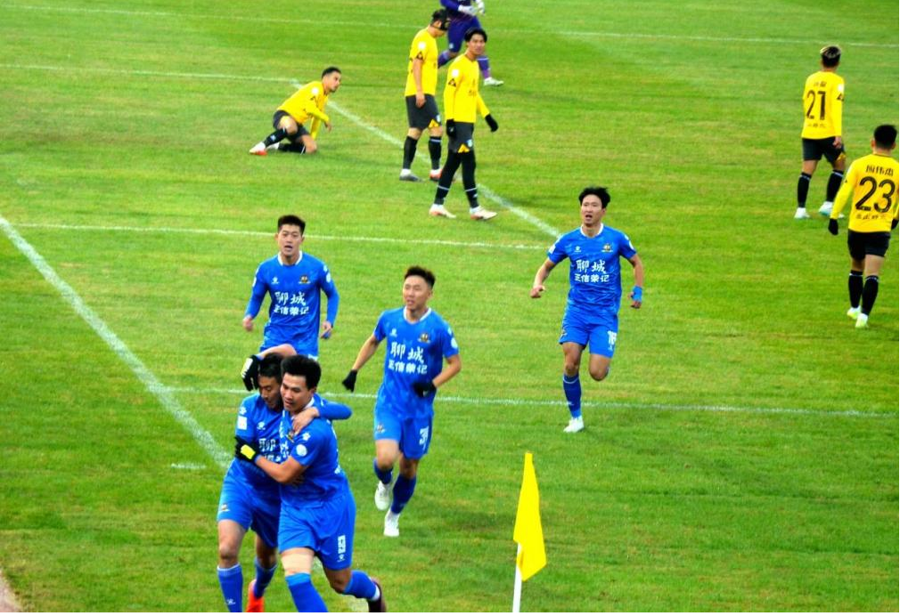 鲁超联赛收官战：聊城传奇携球迷热血创佳绩 泰安主场夺冠