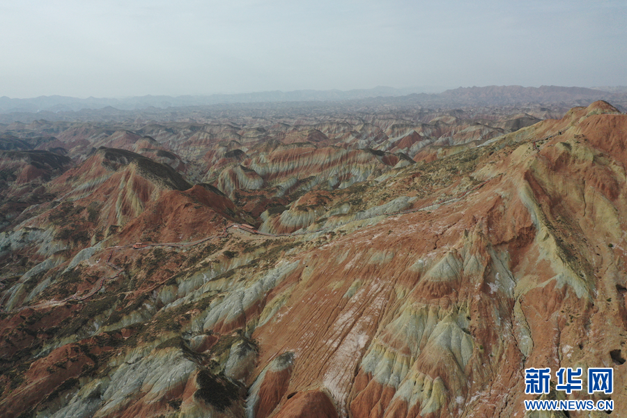 图为兰州水墨丹霞旅游景区（无人机照片）　新华网发（童张伟　摄）
