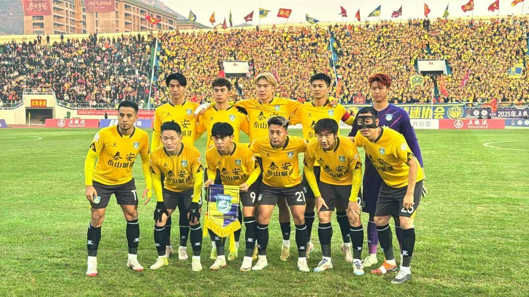 为城市荣誉而战！齐鲁超赛火爆出圈叫扬叔 - 全网最会整活的苏超球迷  足球圈热梗收割机