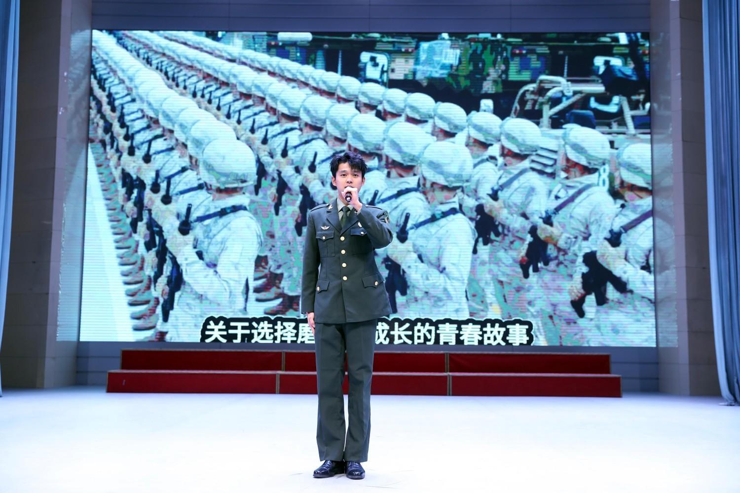 国际学院吴卓起《青春的选择:当军营的坚韧照亮大学的征程》