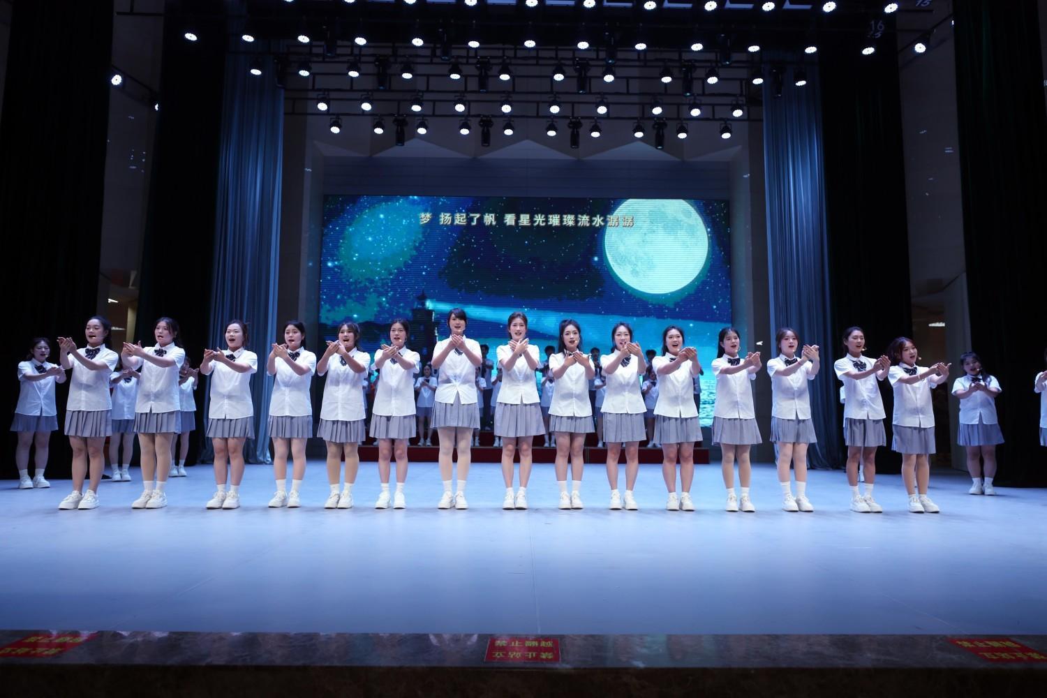 黄河科技学院“青春成长课堂”生动开讲：以榜样为镜，上一堂别开生面的青春励志课