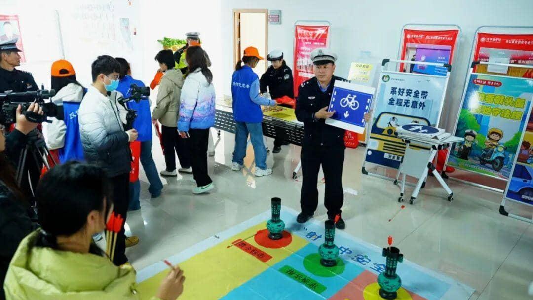 济宁“警民同心 安全同行”主题宣传活动走进济宁医学院