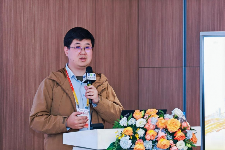 爱尔眼科研究所研究专员、湖南省生物医学工程学会干细胞与器官工程专委会委员崔泽凯博士现场发言