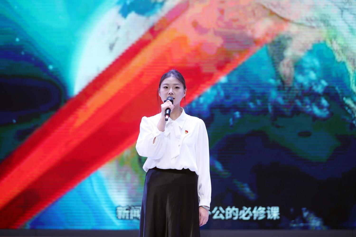 艺体学部刘杰《向下扎根 向上成林》