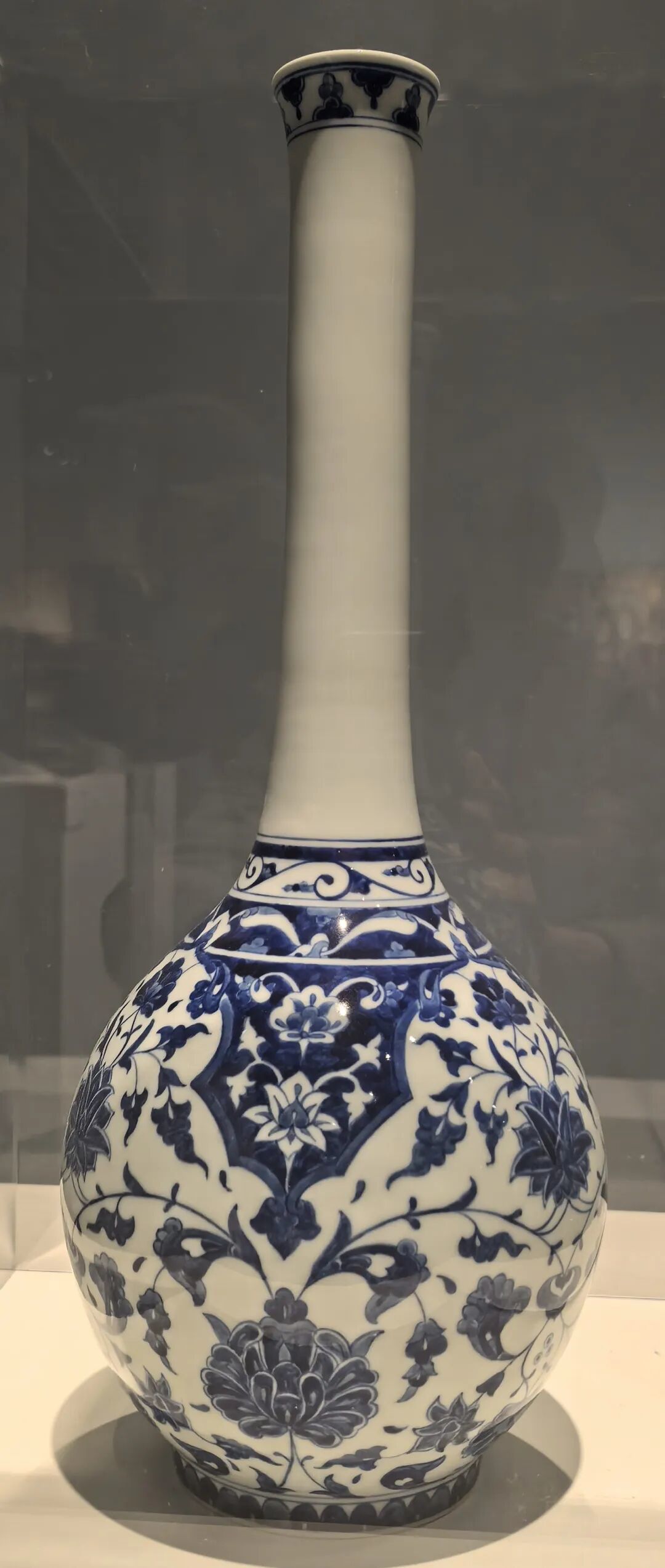 青花瓷瓶《友谊的花瓶》Dilan Atasayar(土耳其)绘