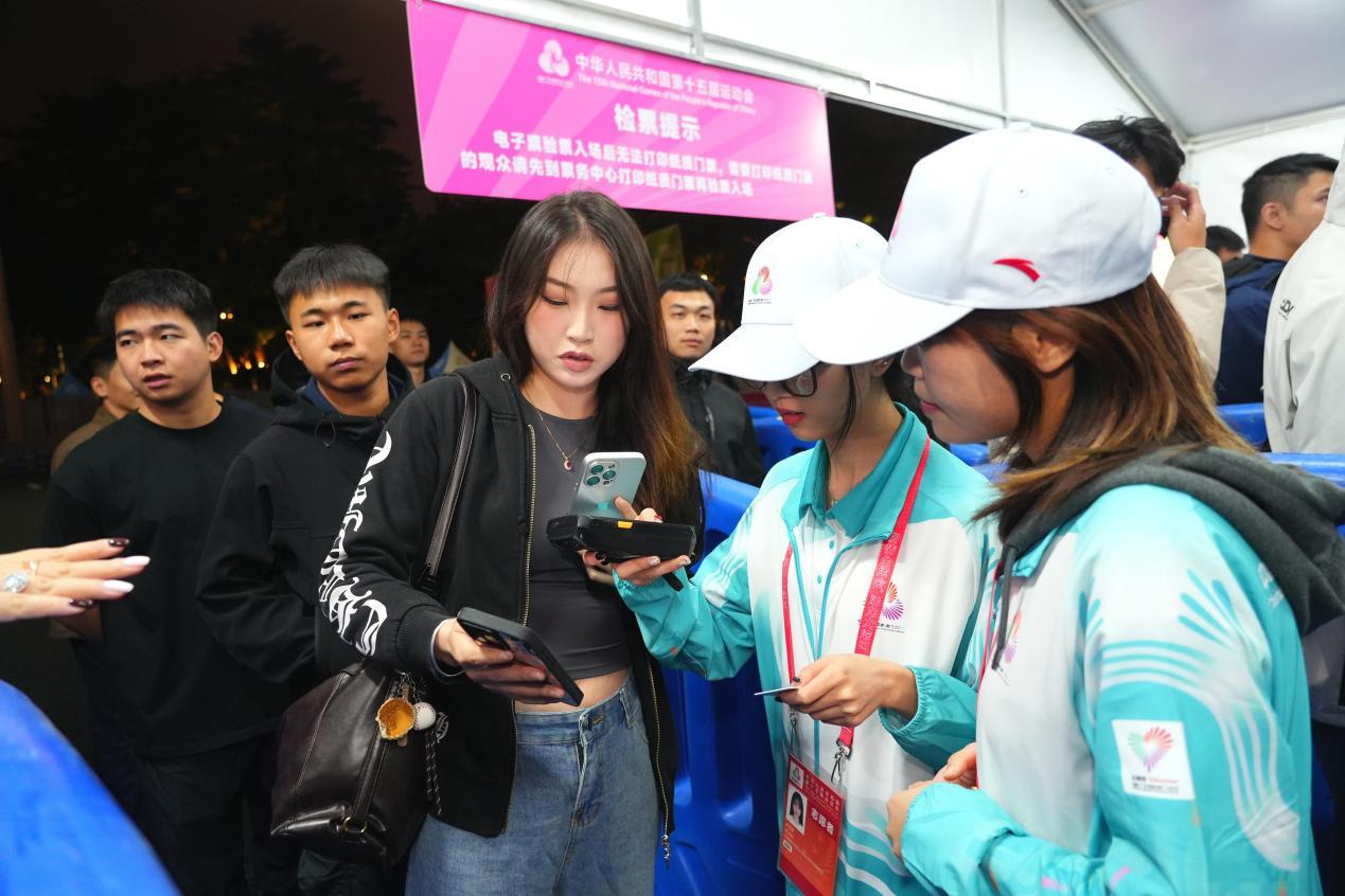 志愿者服务 陈帆 摄