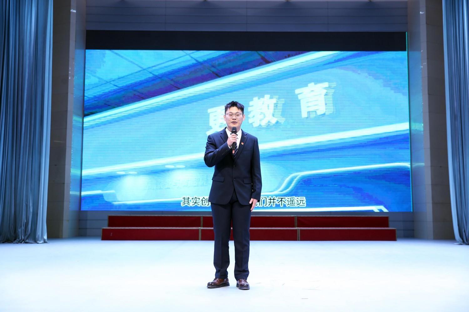 医学部杜欣刚《以青春之火 燃创新之光》