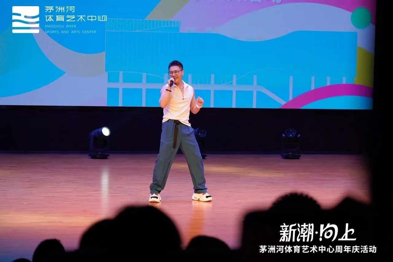 中国著名唱作歌手、实力唱将彭亮