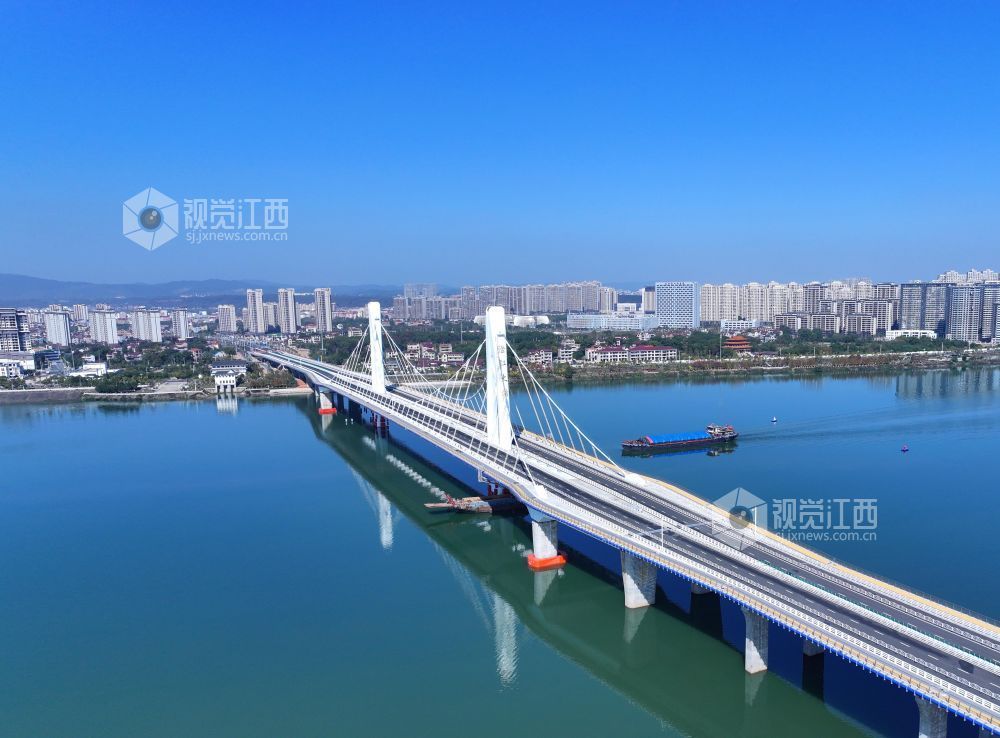 11月26日,江西省吉安市泰和县澄江大桥建成完工,即将通车。
