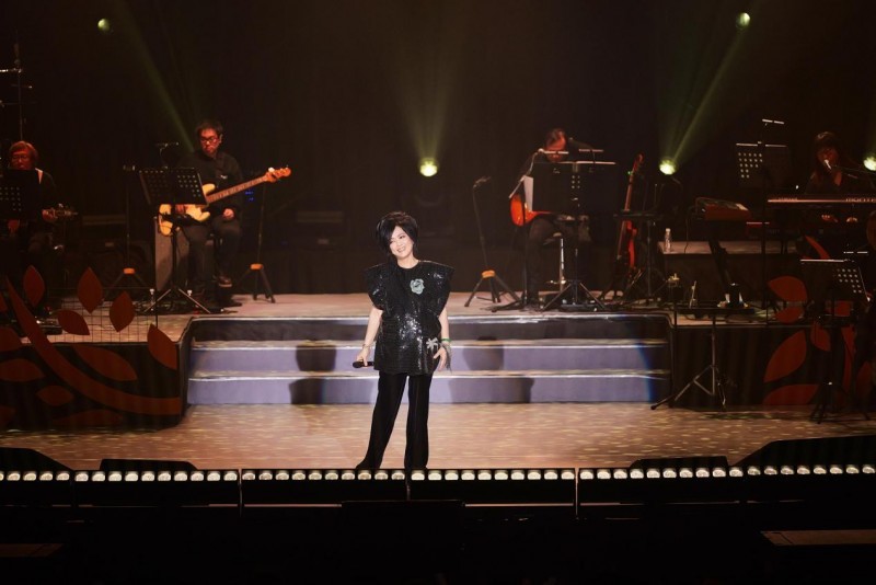 齐豫“风采依旧·在”北京演唱会真挚开演,绝美天籁吟唱艺术盛宴(图7) 齐豫“风采依旧·在”北京演唱会真挚开演,绝美天籁吟唱艺术盛宴(图7)