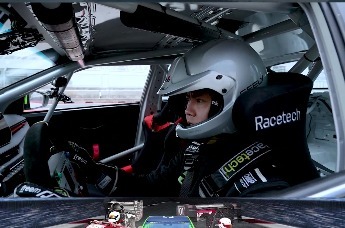 星主播坐上F1车手的副驾，会碰撞出怎样的火花？