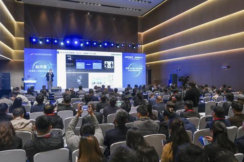 ▲11月25日，重庆悦来国际会议中心，“终端强牵引&middot;智创新纪元”新一代电子信息产业专题对接活动。 记者 谢智强 摄/视觉重庆