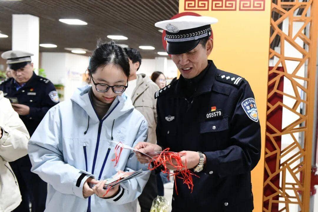 济宁“警民同心 安全同行”主题宣传活动走进济宁医学院