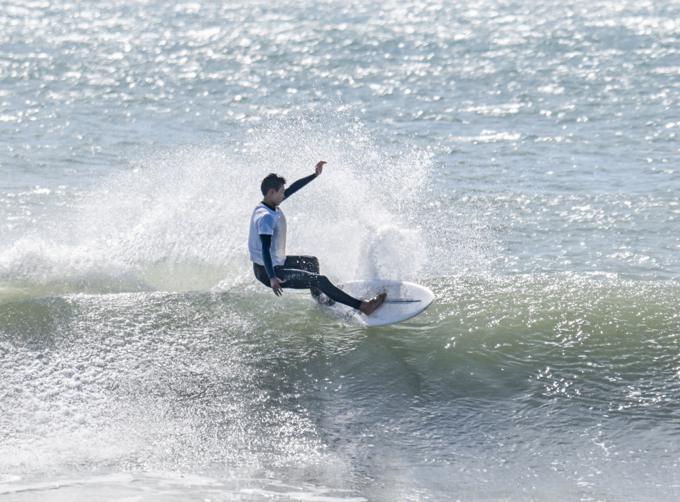 2025年海南省冲浪锦标赛在万宁日月湾激情开赛