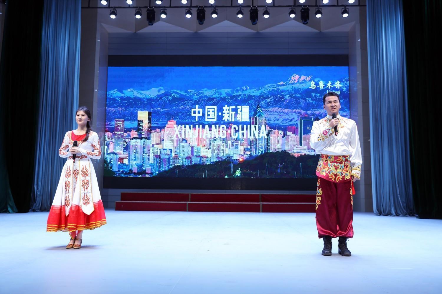 商学部吾米提·艾则孜、吴丽帕·阿迪力别克《石榴籽紧抱青春路 共同体共筑复兴梦》