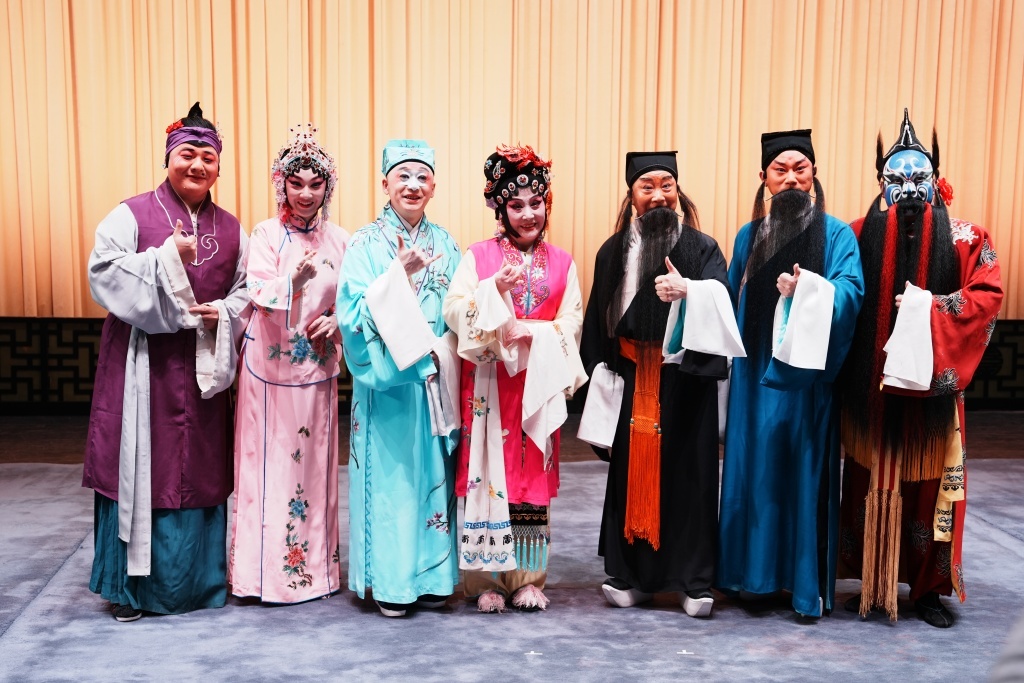 京昆合璧全本《乌龙院》演员谢幕合影