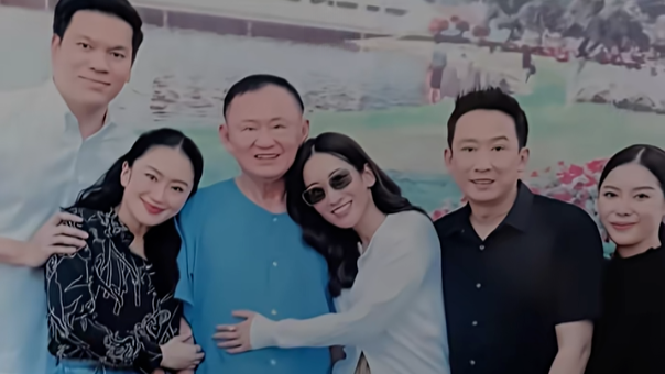 凤凰晚报|76岁泰国前总理他信入狱后全家福首度公开