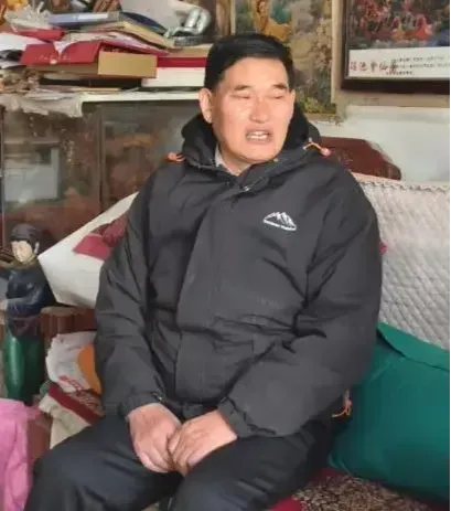 凤凰晚报|76岁泰国前总理他信入狱后全家福首度公开