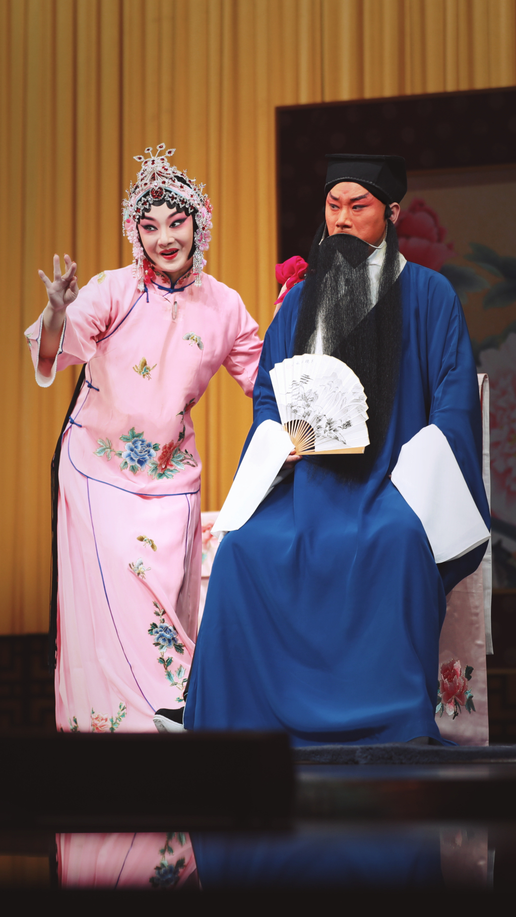 于同辉扮演的宋江和杨扬扮演的阎惜娇