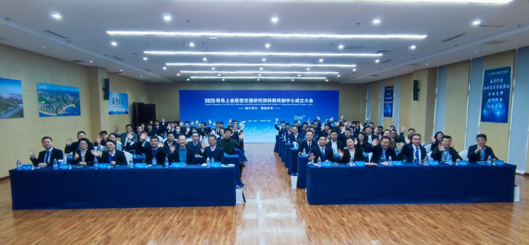 （图为参会人员合影）