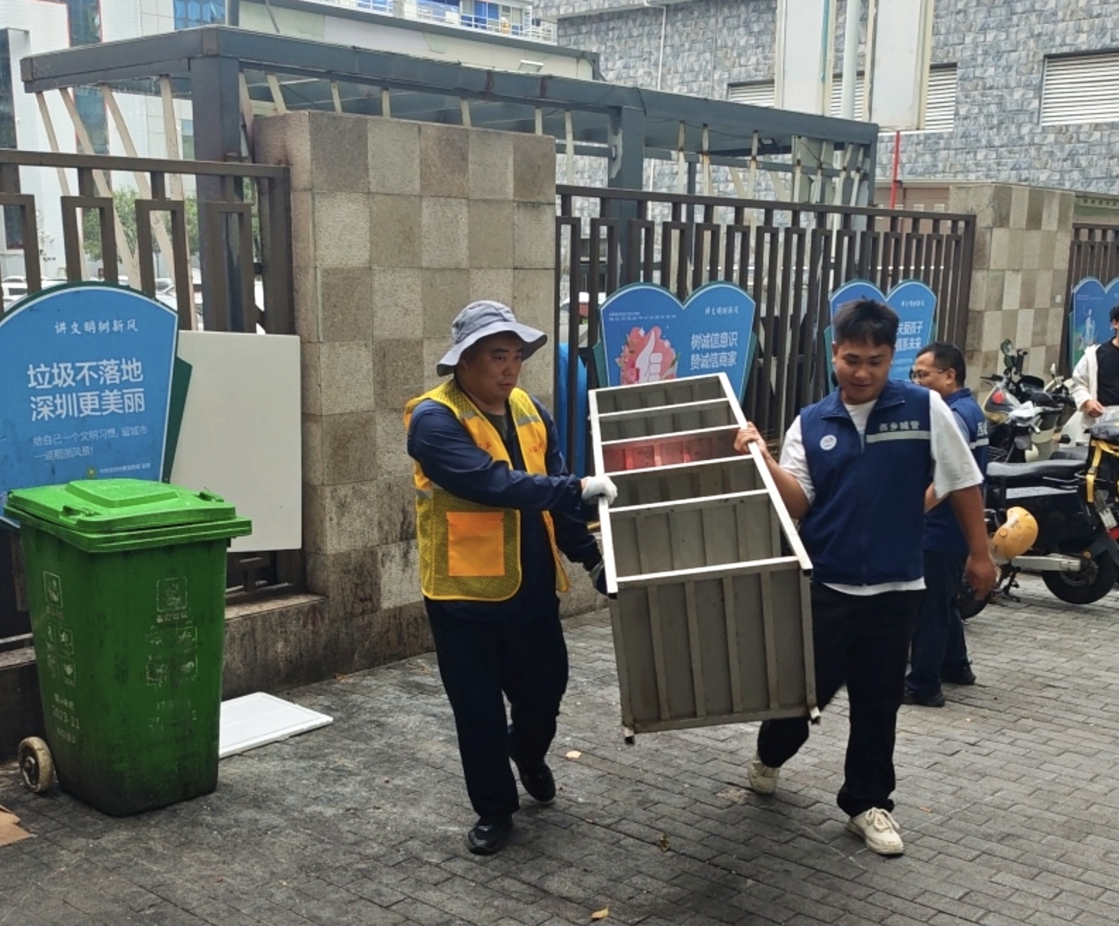 凰家观察 | 西乡文明治理答卷:执法温度为城市烟火润底色