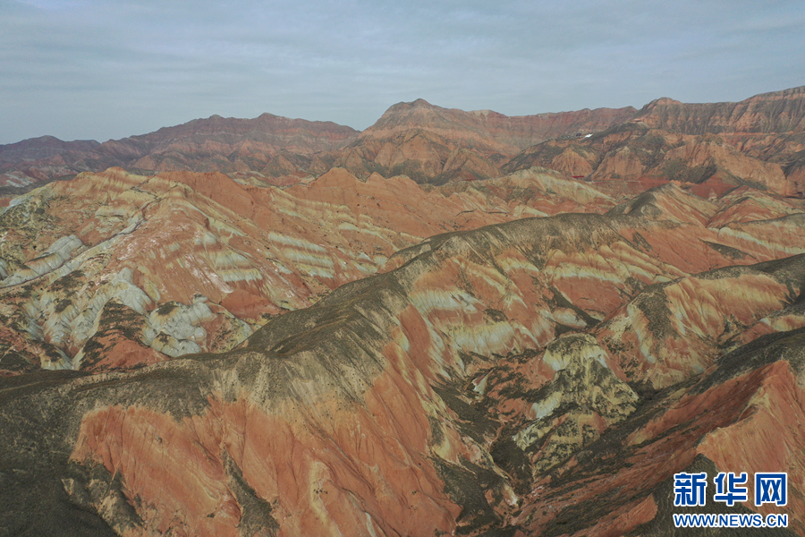图为兰州水墨丹霞旅游景区（无人机照片）　新华网发（童张伟　摄）