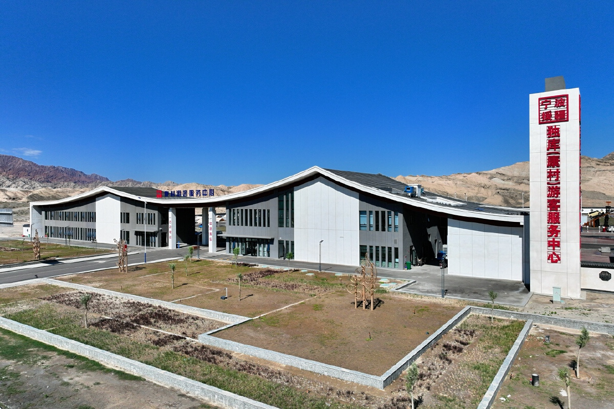 球场边的一支新疆舞，何以舞出跨越山海的深情？