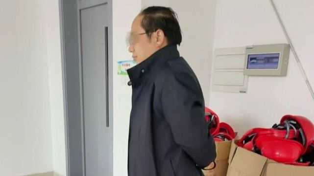 凤凰晚报|“初代网红”,千万流量毁于诈捐