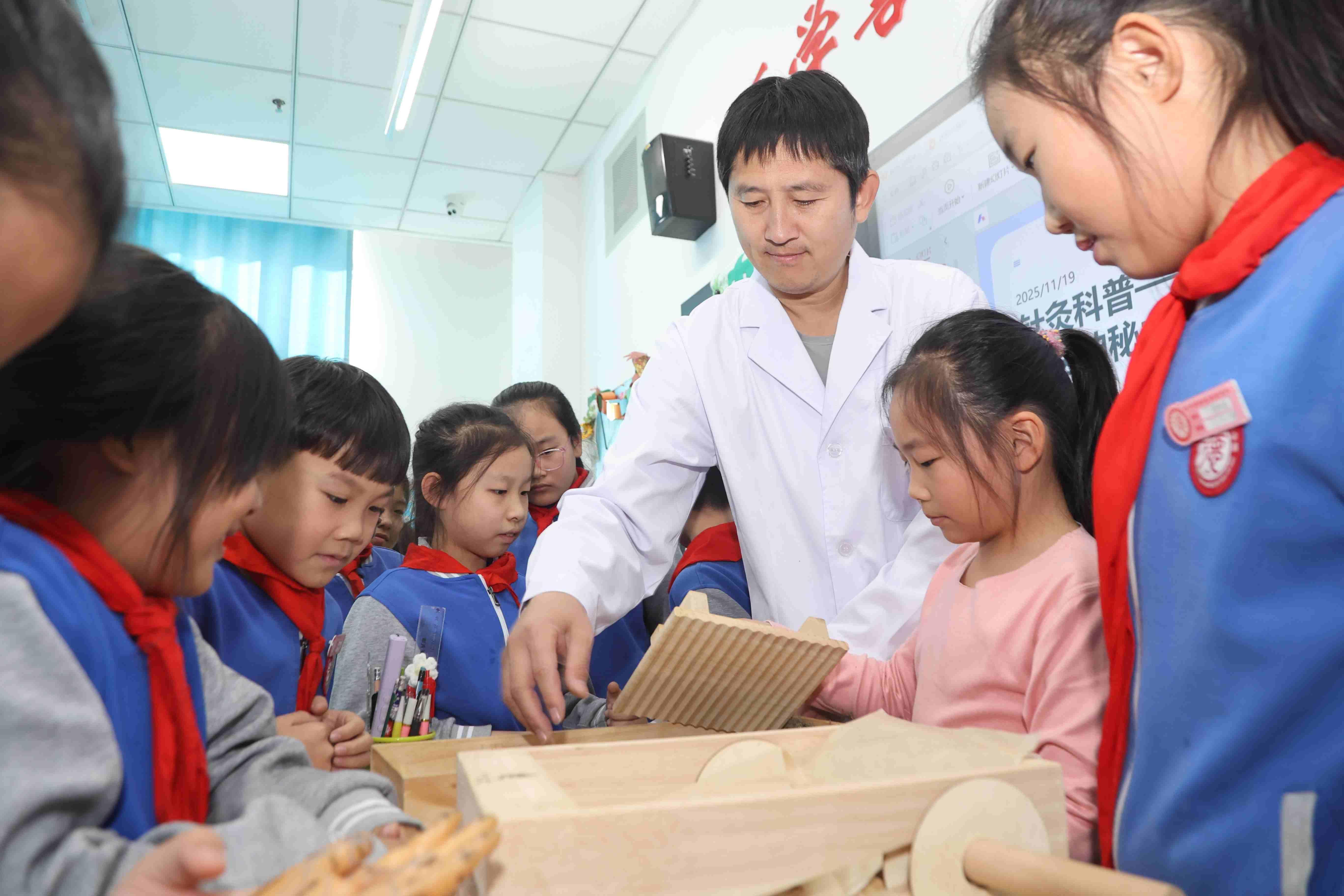 河北沧州：中医药文化进校园，为孩子们开启中医“神秘之门”